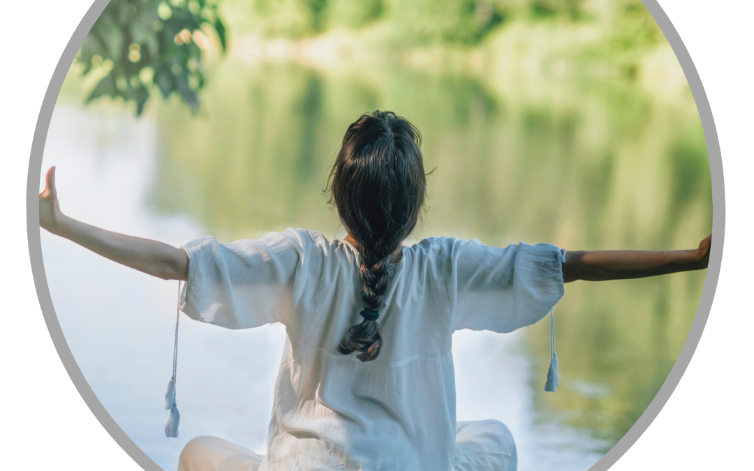 In der Natur meditieren, frei sein, Entfaltung fühlen und Verbundenheit